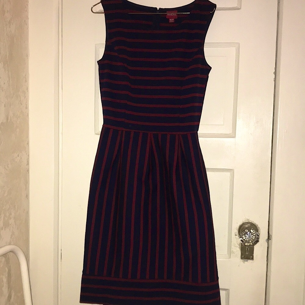 Sleeveless business dress